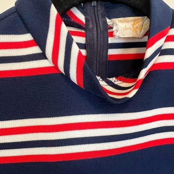 Vintage James Kenrob polyester red/white/blue mock neck shell - Picture 9 of 10